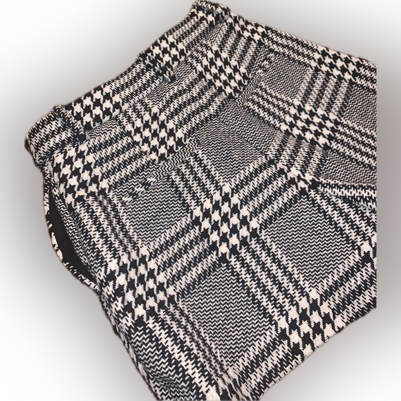 NWT Tweed Houndstooth Plaid High Waist Coquette Dress Shorts Black White H&M 2 - Picture 6 of 14